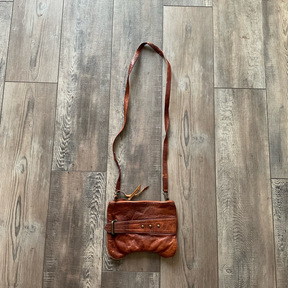 Brown leather crossbody bag